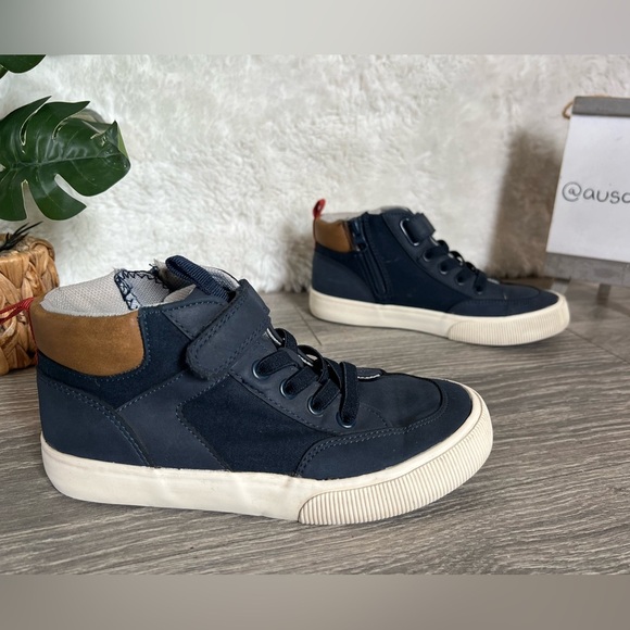 Cat & Jack Anthony Casual Mid Top sneaker. Size 1 - Picture 2 of 9